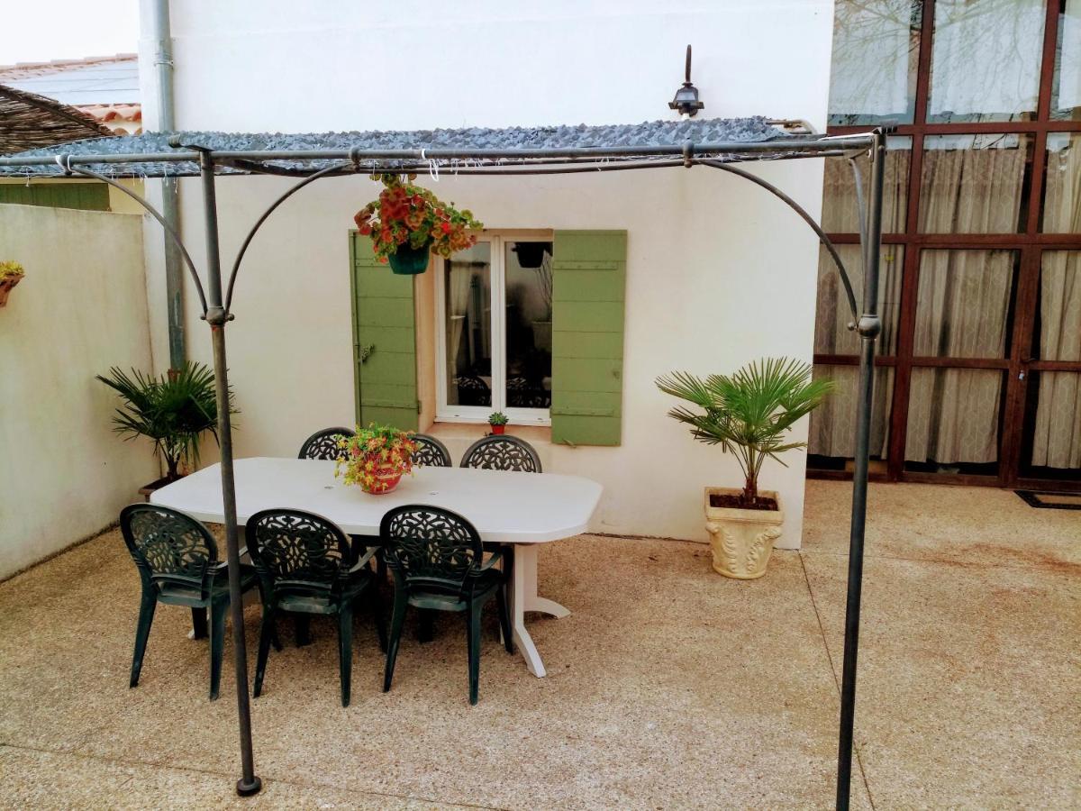 Les Gites Du Mas Canillac Châteaurenard المظهر الخارجي الصورة